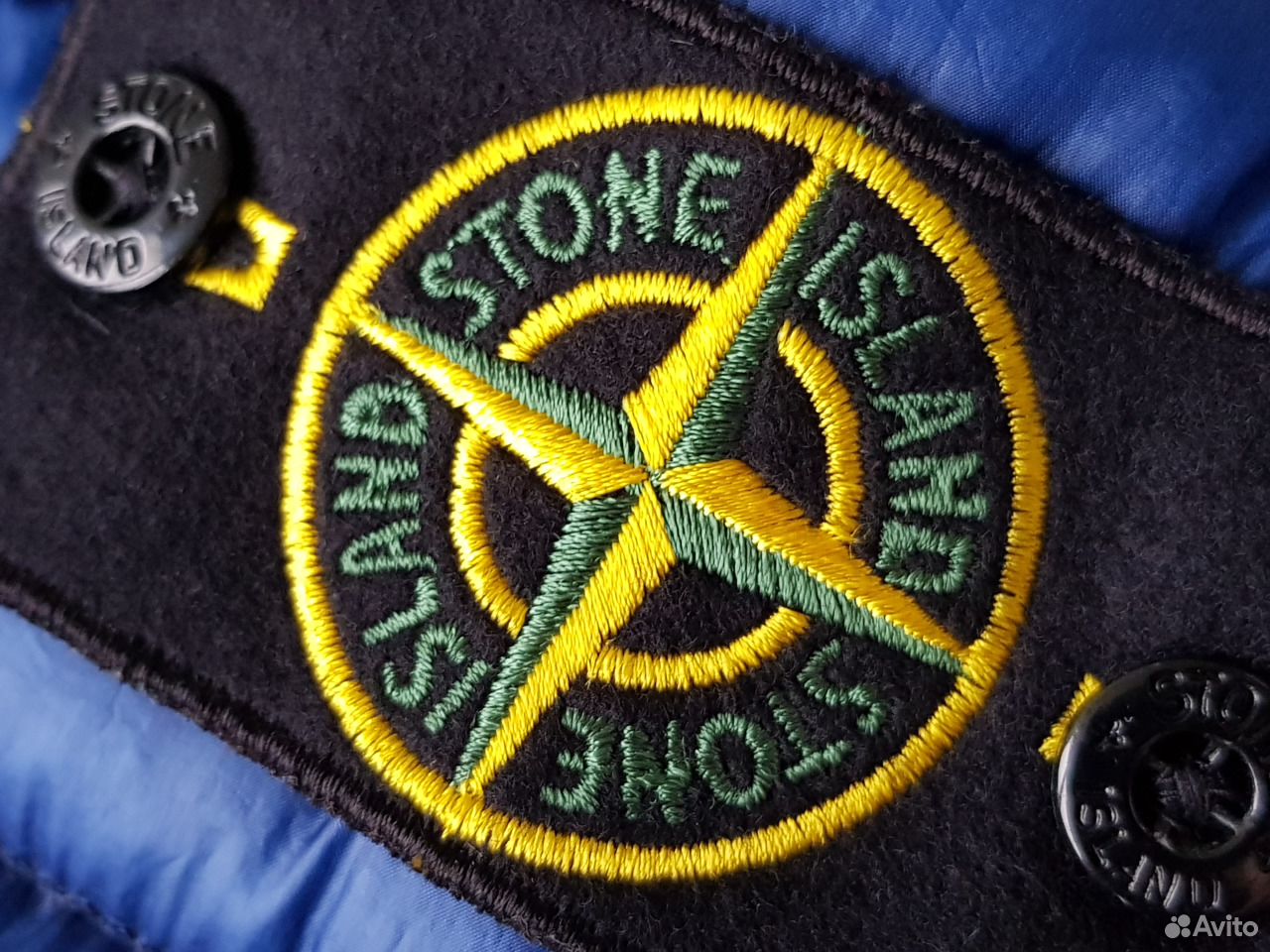 Суть стоника. Околофутбола стон Айленд. Нашивка НАТО Stone Island. Стон Исланд Околофутбола. Stone Island Околофутбола.