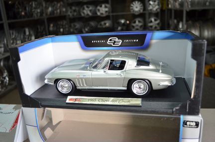 Corvette 1965 - масштаб 1/18