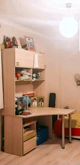 Детская мебель:стол,полочка для книг и тумбочка