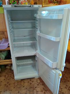 Не рабочий Холодильник двухкамерный