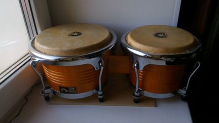 Бонги (bongos, bongo)