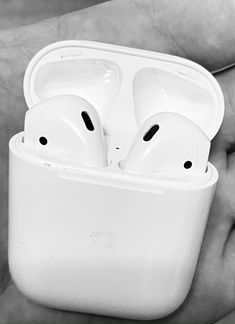 AirPods 2s