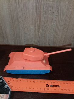 Игрушечный танк СССР