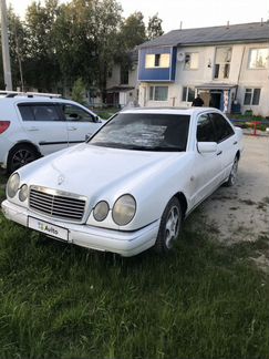 Mercedes-Benz E-класс 2.4 AT, 1998, битый, 100 000 км