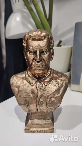Бюст Сталина