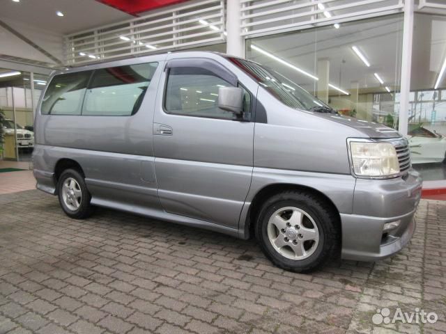 Nissan Elgrand 2000