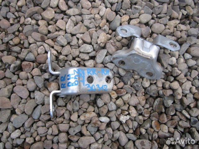 Петля двери задняя правая Toyota Premio ZZT240