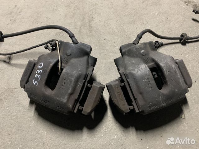 Суппорт е53. 8. Адаптер суппорта bmw performance е90. Покраска суппорта bmw e53. Суппорта для bmw 318i e90.