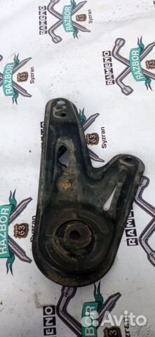 Кронштейн передней балки задний левый Toyota