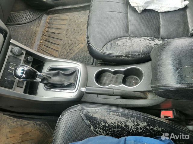 Подлокотник на geely emgrand ec7