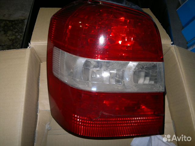Задний левый фонарь на toyota highlander I