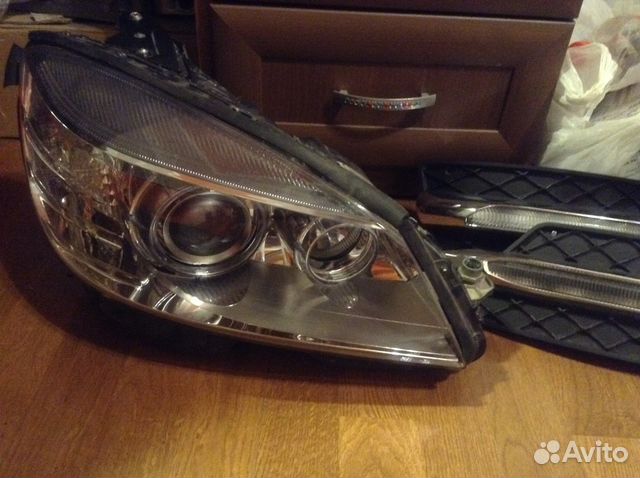 Мерседес W 204 фара правая ксенон 2048206787