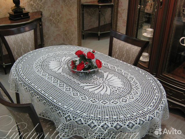 Вязаная крючком скатерть овальная 