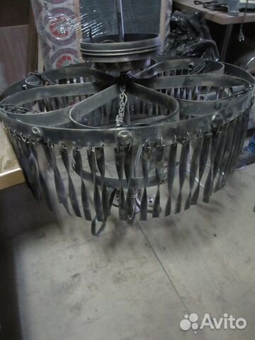 Остались кованные люстры