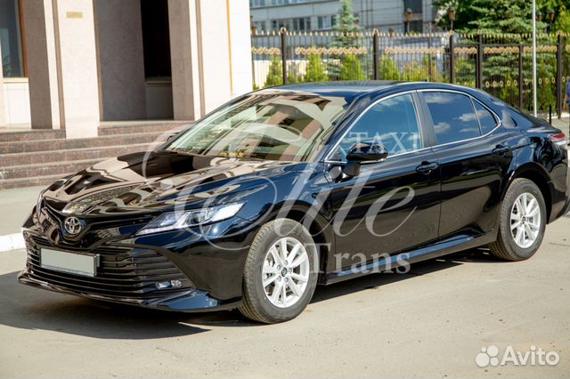 Прокат Toyota Camry XV70 с водителем. бизнес-такси