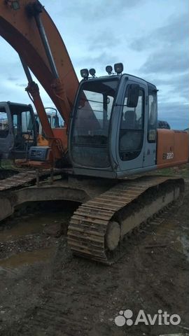 Гусеничный экскаватор Hitachi EX220-5LC