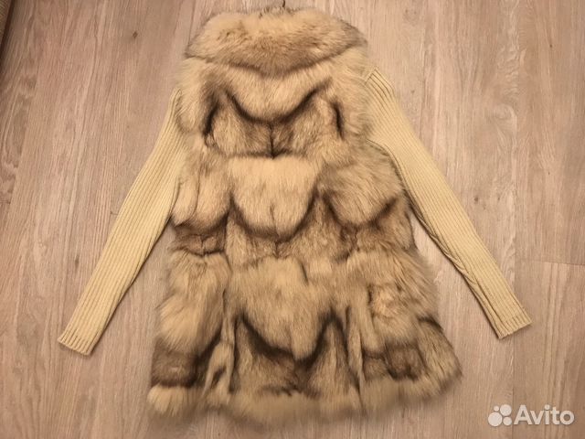 Жилет натуральный мех лисы, воротник песец