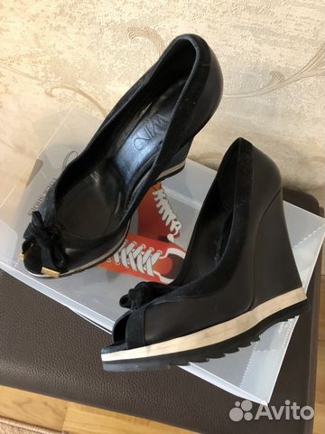 Обувь на танкетке