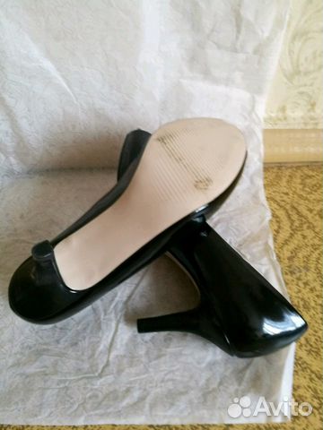 Туфли жен. (р.36), лакированные на высоком каблуке Туфли жен. (р.36), лакированные на высоком каблуке