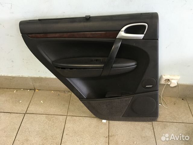Обшивка задней левой двери Porsche Cayenne 955