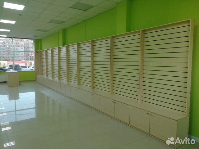 Витрина со стеклянными дверьми, экономпанелями Витрина со стеклянными дверьми, экономпанелями