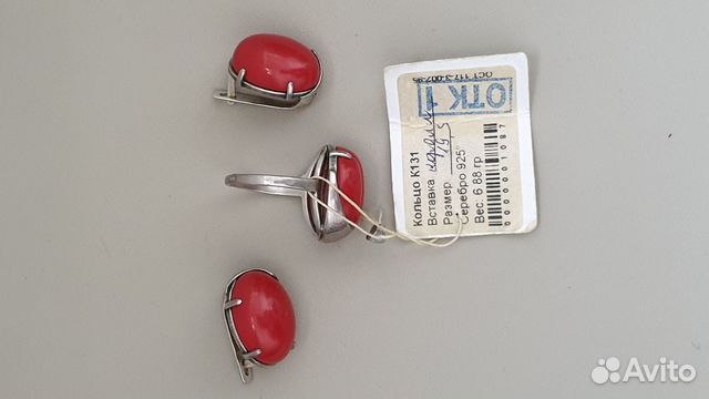 Серебрянные кольцо и серьги с кораллами