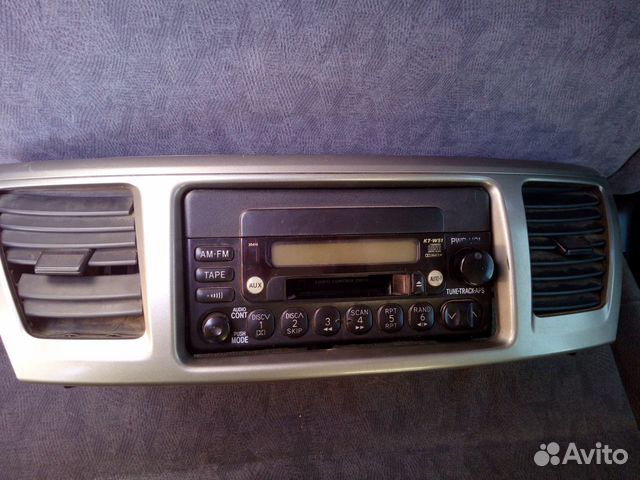 Консоль магнитофона Toyota Noah AZR60G Консоль магнитофона Toyota Noah AZR60G