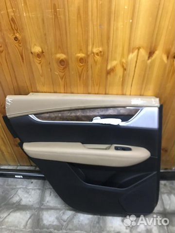 Обивка задней двери Cadillac XT5