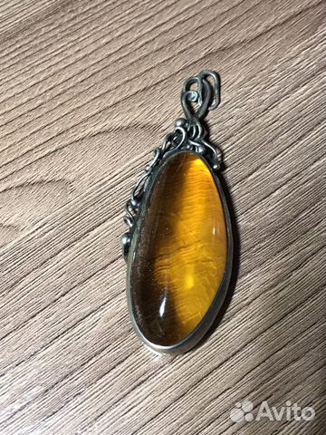 Кулон с янтарём Кулон с янтарём