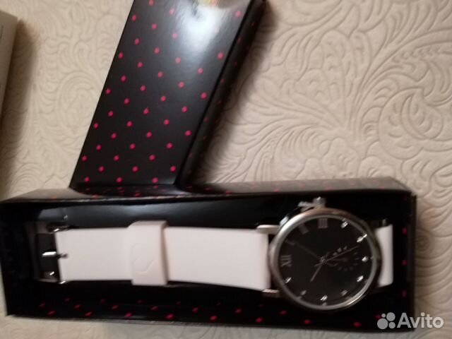 Часы наручные авон новые