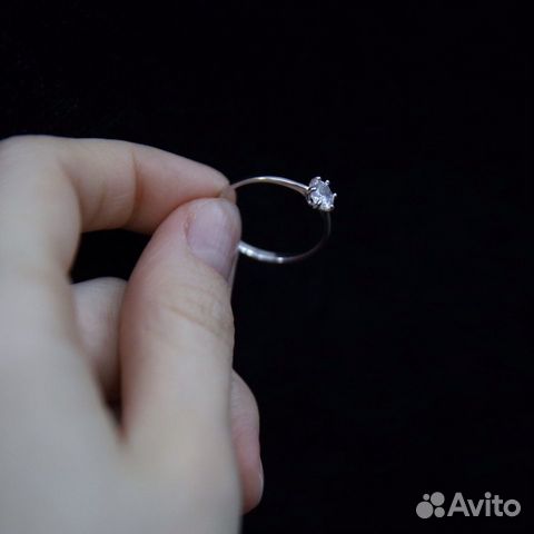 Кольцо с цирконом