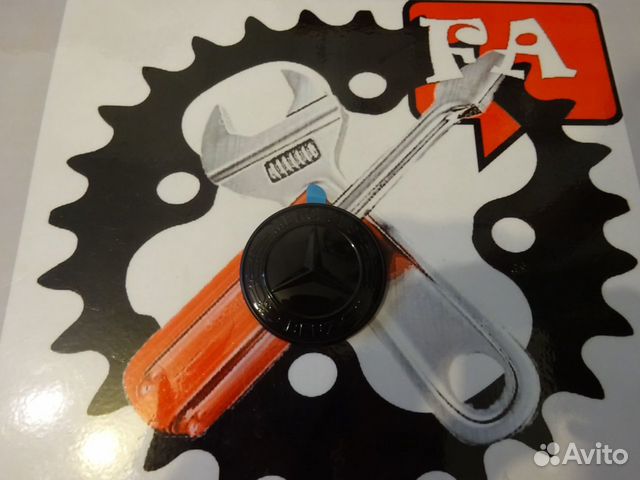 Эмблема (Черная глянцевая) MB 57мм Эмблема (Черная глянцевая) MB 57мм