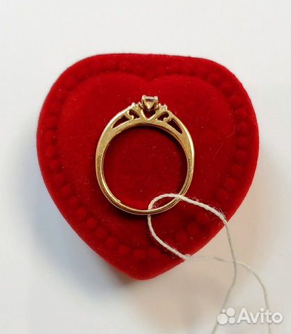 Золотое кольцо с бриллиантами Золотое кольцо с бриллиантами