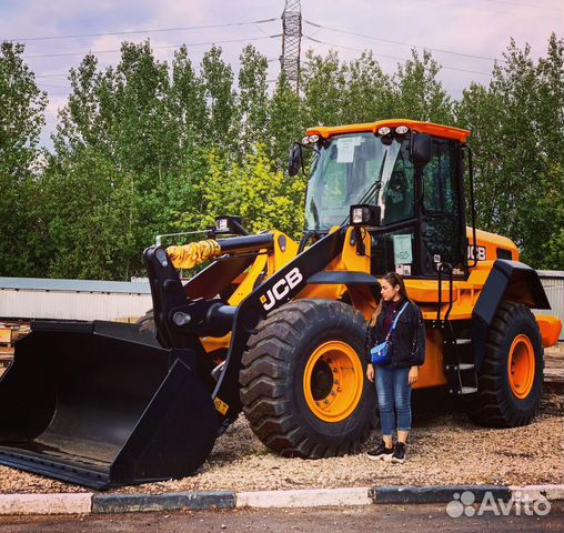 Аренда экскаватора-погрузчика JCB снег; котлован