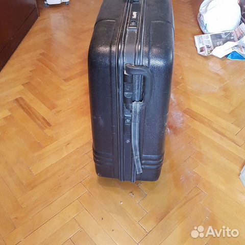Чемодан большой на колесах Чемодан большой на колесах