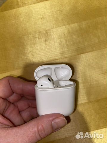 Airpods 1 (левый наушник и чехол)