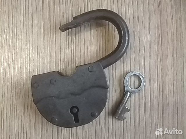 Замок амбарный советских времен Замок амбарный советских времен