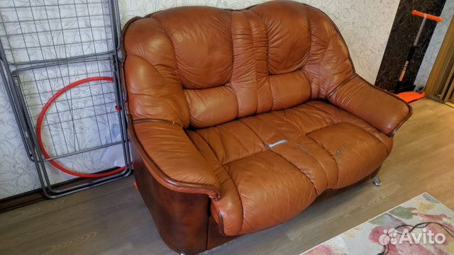 Кожаный диван