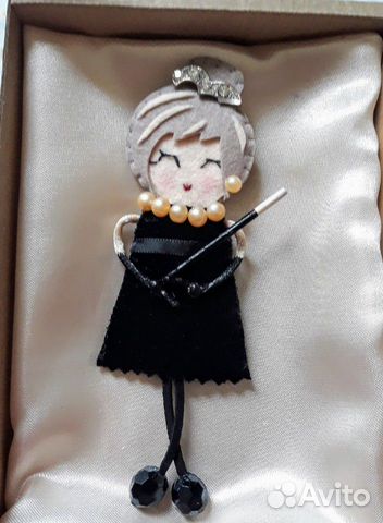 Брошь-куколка Брошь-куколка
