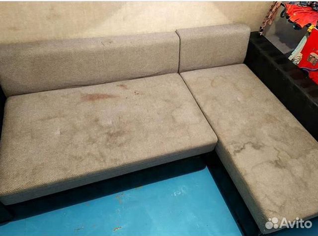 Безопасное выведение пятен обивки мягкой мебели