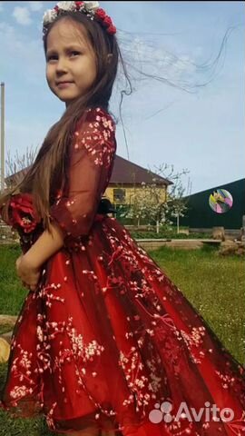 Нарядное Платье со шлейфом на выпускной в садик Нарядное Платье со шлейфом на выпускной в садик