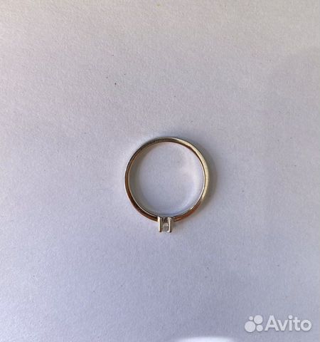Кольцо из белого золота с бриллиантом