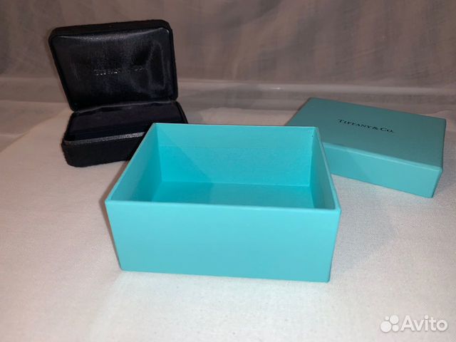 Коробочка Tiffany и бархатный футляр. Оригинал Коробочка Tiffany и бархатный футляр. Оригинал