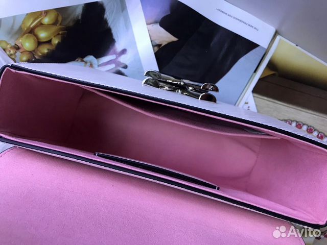 Новая женская сумка клатч на цепочке Louis Vuitton Новая женская сумка клатч на цепочке Louis Vuitton