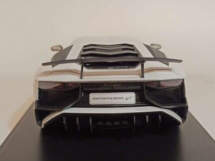 Lamborghini Aventador LP 750-4 SV 2015 Kyosho 1:18