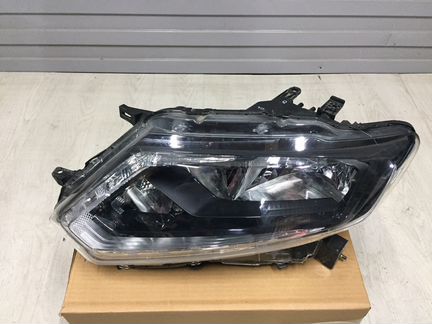 Фара левая Nissan X-Trail