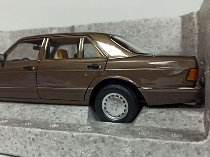 Mercedes 560 Sel W126 Norev 1:18