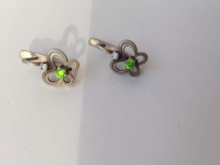 Серьги в виде бабочки с камушками