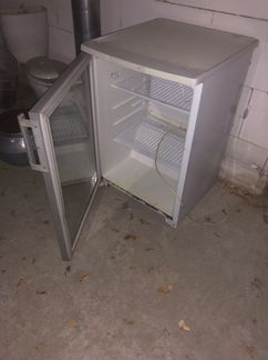 Нерабочий холодильник и морозилка
