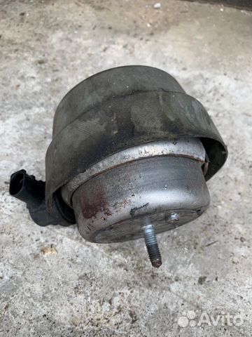 Подушка двигателя левая Audi A4 B7 2.0 BWE